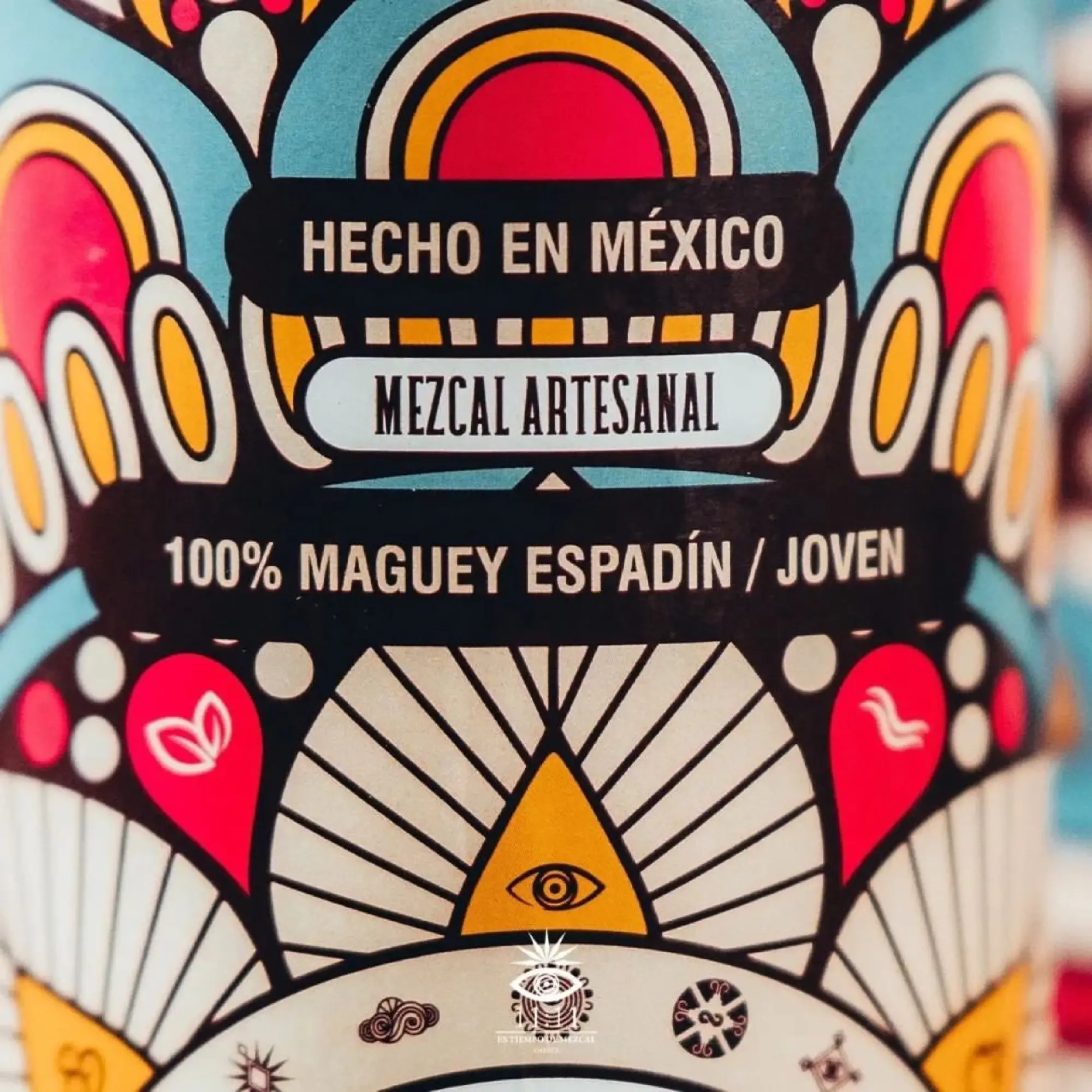 Detalle de la etiqueta ilustrada de Conexión, Espadín joven